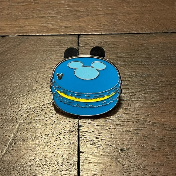 Genuine Disney Hidden Mickey Blue Macaron Macaroon Pin Wdw 2015 Wave B - Picture 1 of 4